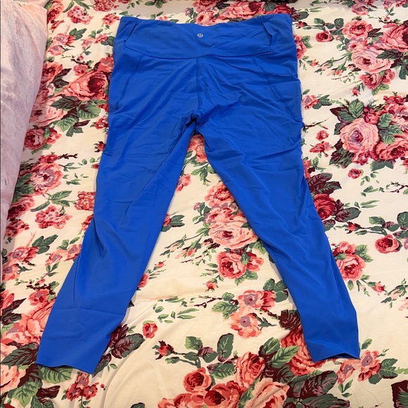 Blue Lululemon women’s leggings - Picture 4 of 4